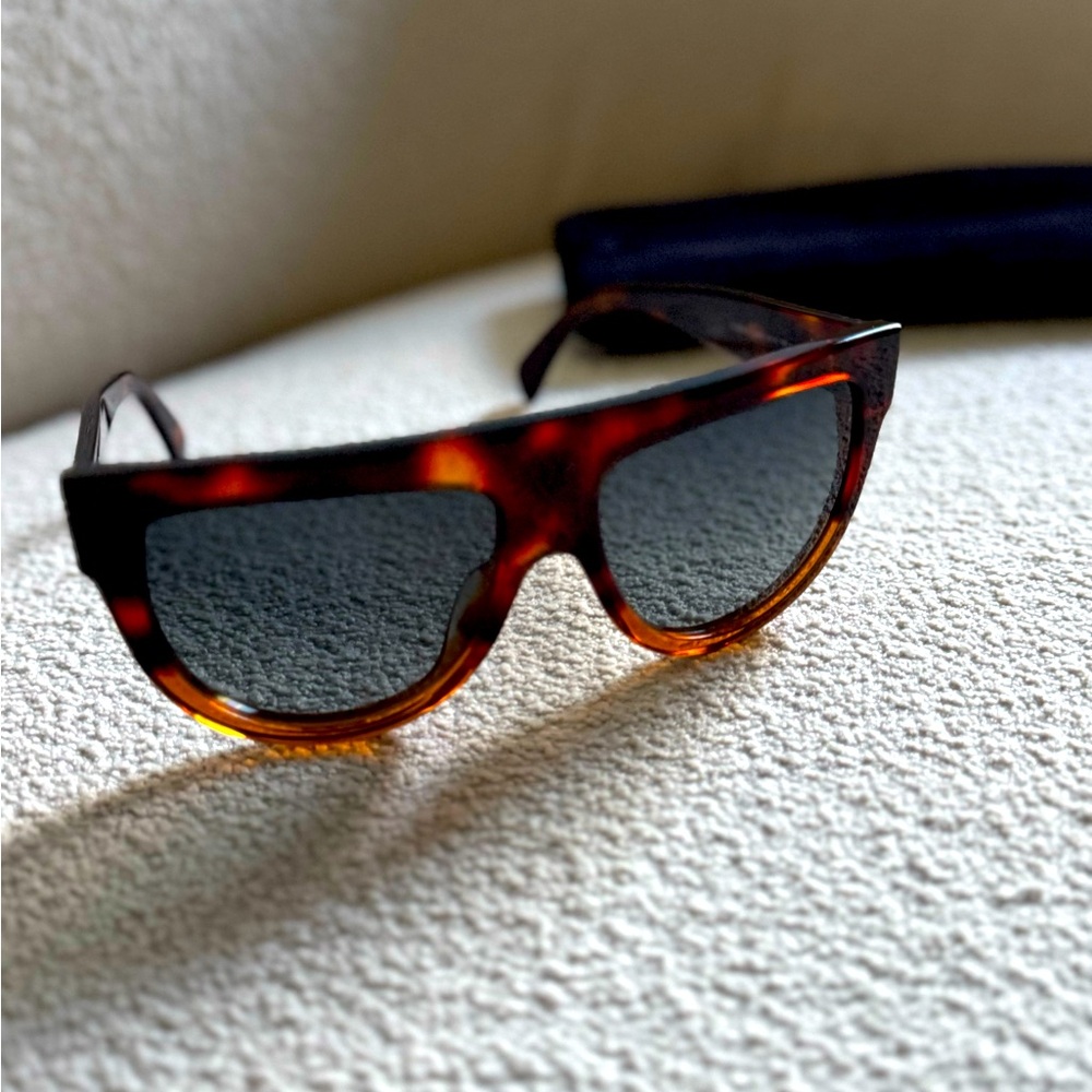 CELINE 
Shadow Sunglasses CL 4001IN Havana
